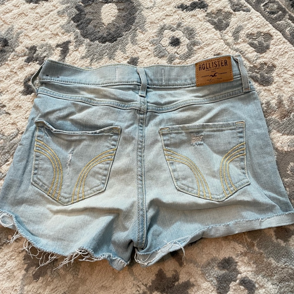 Hollister size 5/27 light wash denim shorts distressed - Picture 3 of 4